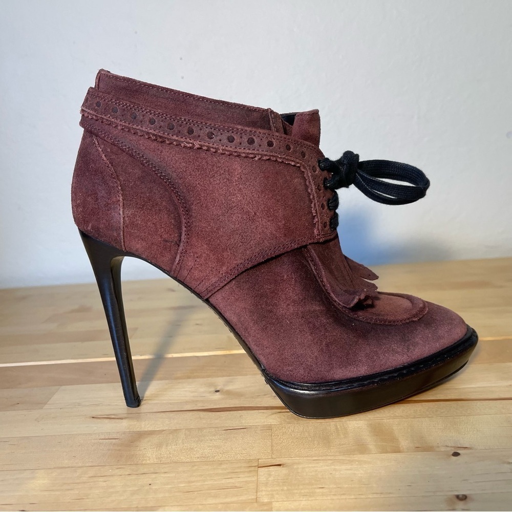 Burberry Prorsum Fall 2012 Runway Embossed Suede Kiltie Ankle Boots | EU 39